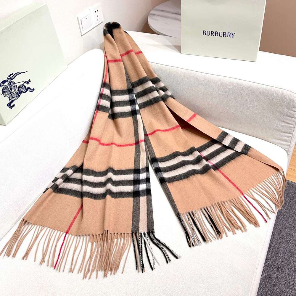 Burberry Shawl - Picture 7 of 7